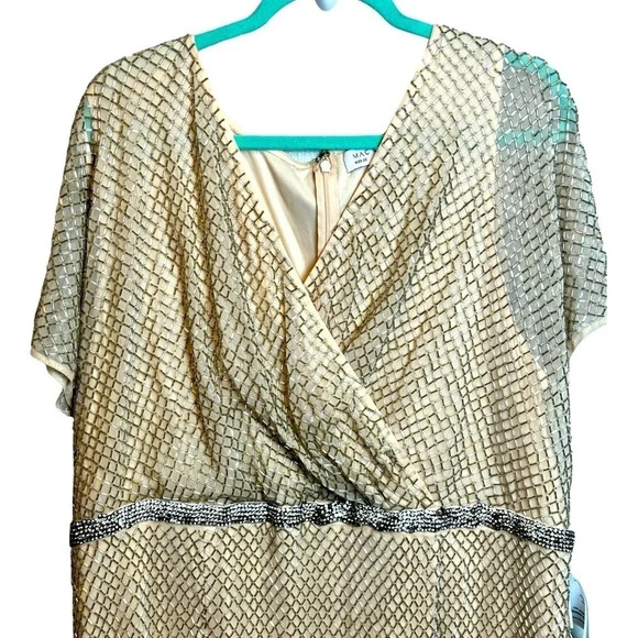 Mac Duggal NWT Beaded Butterfly Sleeve Column Gown. Nude/Silver Sz 22 $698 MSRP - Picture 3 of 13